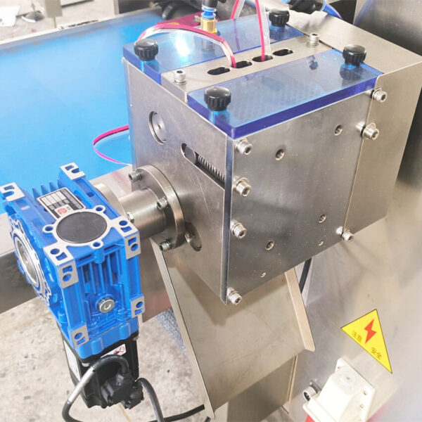 Reciprocating Fast Speed Four Side Sealing Packing Machine - Image 9